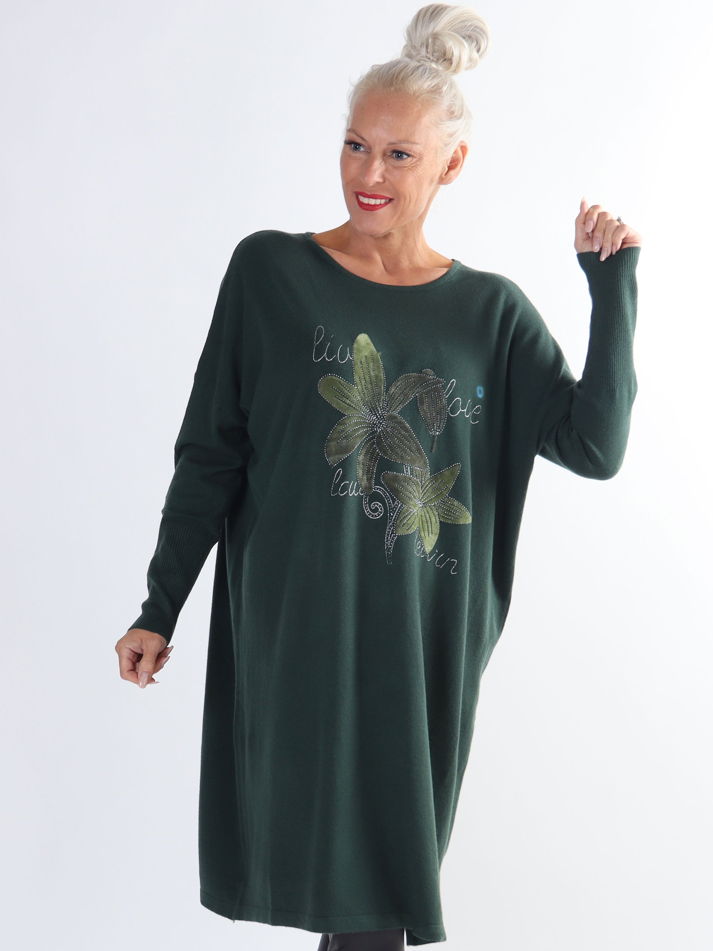 Amilie - Blød plus size strikkjole med blomstermotiver